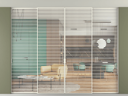 Алюминевая перегородка АЛПР 040.07_АЖМ_Crystalvision_new. Цвет Алюминий жемчужный. Материал Алюминий в эмали. Коллекция Перегородка Formato внутри проёма четырёхстворчатая со скрытым креплением в потолок. Картинка.