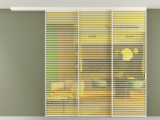 Алюминевая перегородка pv3_07_ Алюминий пудровый белый Прозрачное жёлтое стекло, триплекс, 6мм. Цвет Алюминий пудровый белый. Материал Алюминий в эмали. Коллекция Перегородка Formato вдоль стены на потолок 3 створки с синхронным механизмом. Картинка.